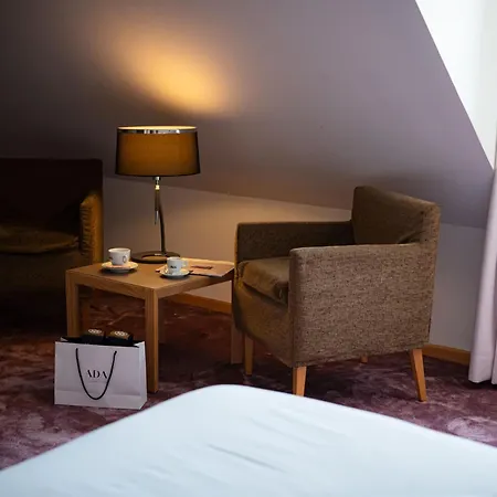 Otel Le Rapp 4*
