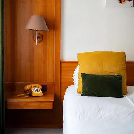 Otel Le Rapp 4*