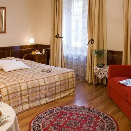 Otel Le Rapp 4*
